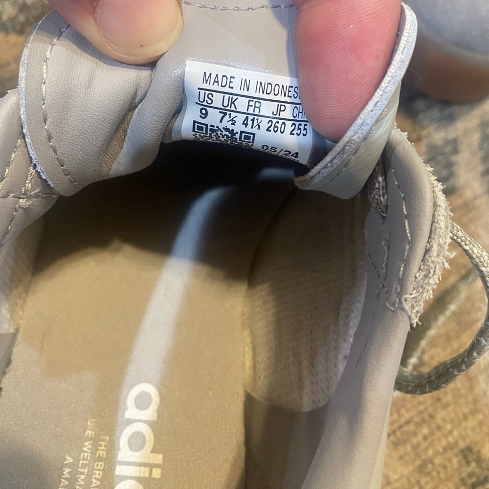 Adidas Gray and White Samba Sneakers NIB - Picture 5 of 7